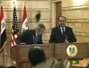 布什在伊拉克出席记者会遭扔鞋袭击