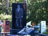 俄罗斯各种黑帮成员的墓碑，很艺术！